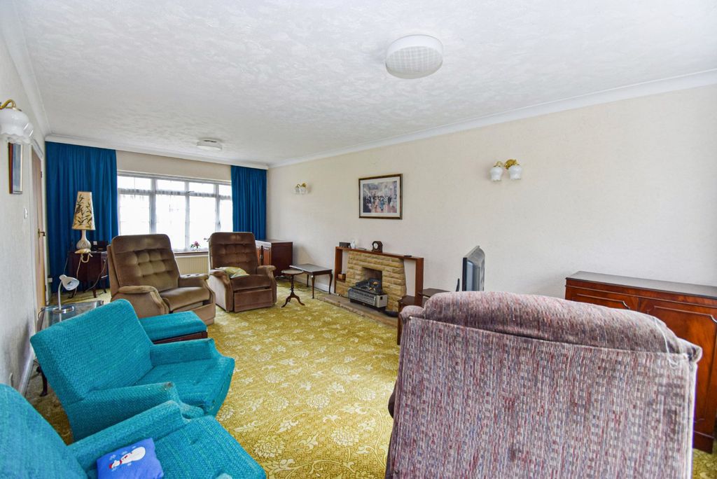 Property photo 2 of 20 Living Room