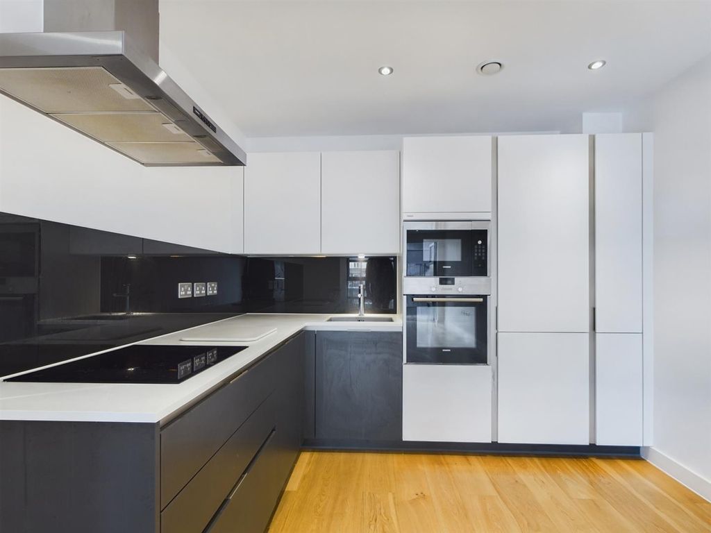 Property photo 3 of 9 Cam01030G0-Pr0101-Still002.Jpg