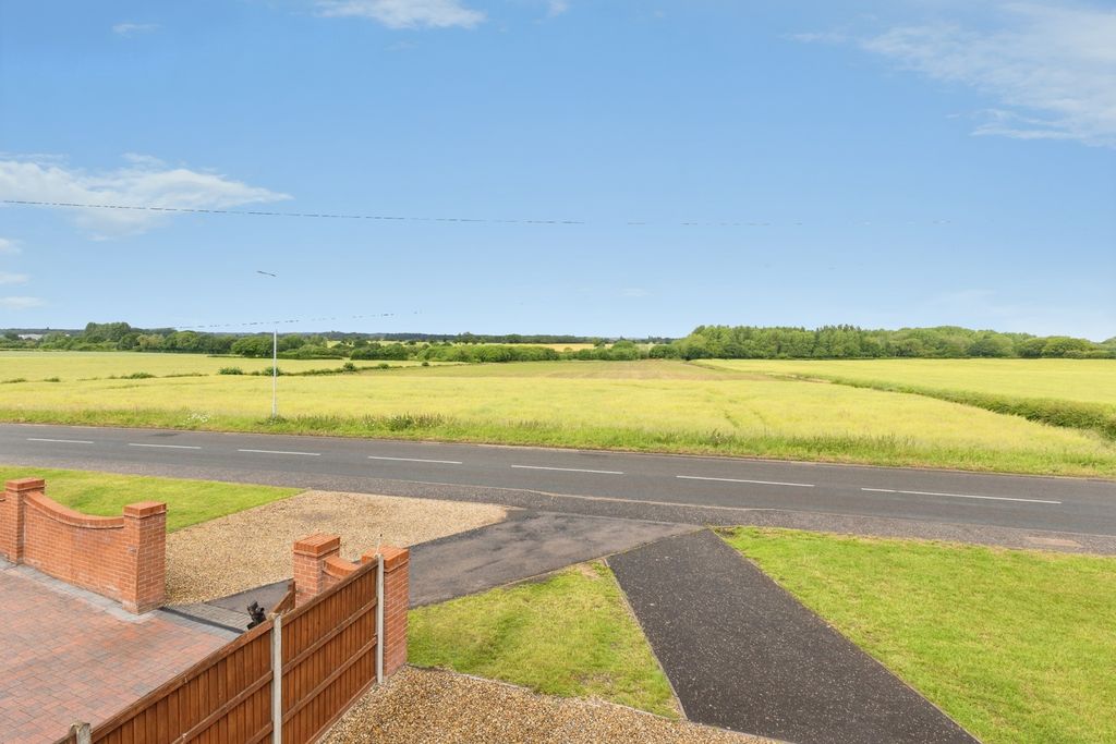 Property photo 2 of 20 Pbox-Img.Jpg