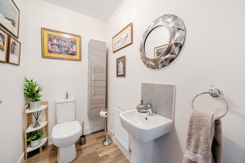 Property photo 3 of 21 Bathroom