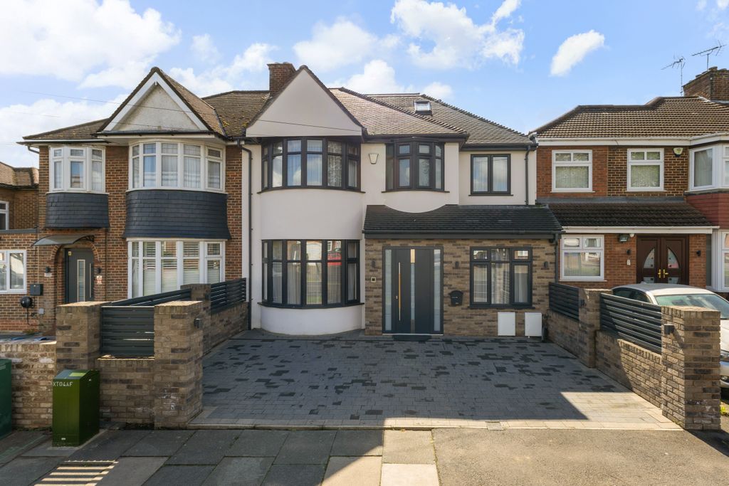 Property photo 3 of 27