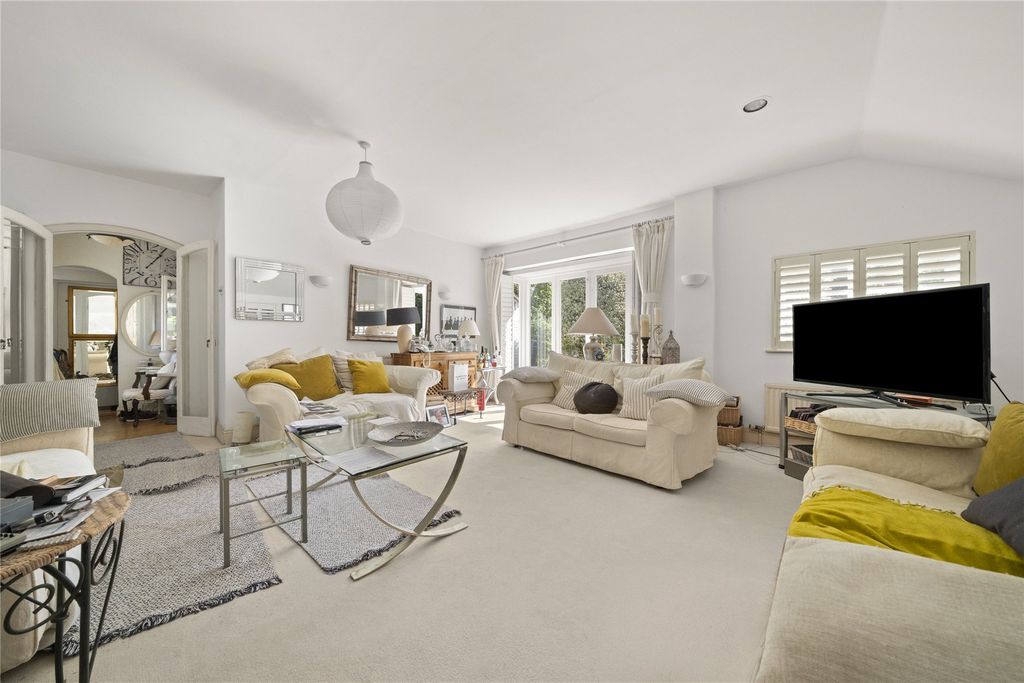 Property photo 3 of 16 Picture No. 12