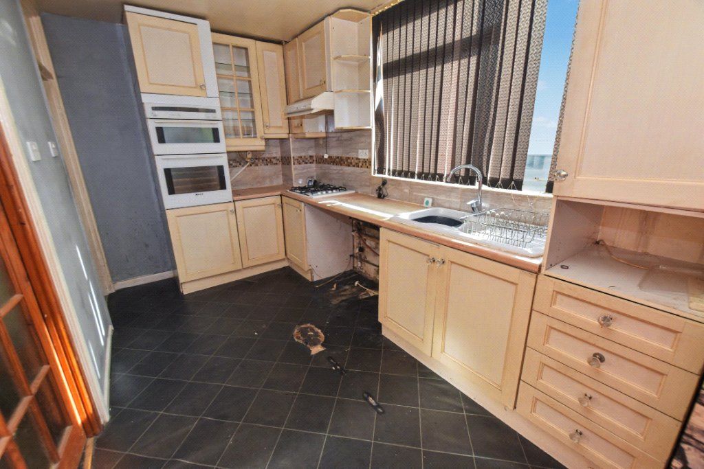 Property photo 3 of 13 Kitchen