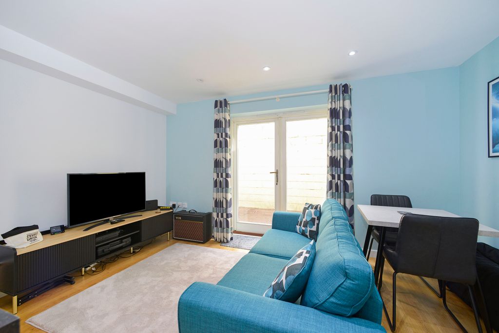 Property photo 3 of 10 Living Area