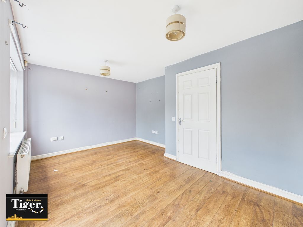 Property photo 3 of 19 Cam03440G0-Pr0507-Still011