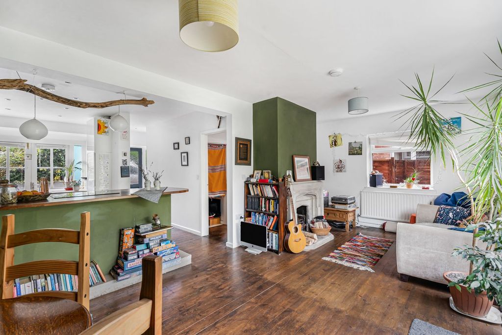 Property photo 2 of 19