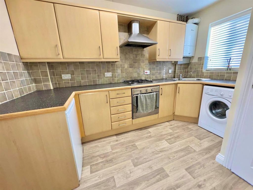 Property photo 3 of 10 Kitchen 1.Jpg