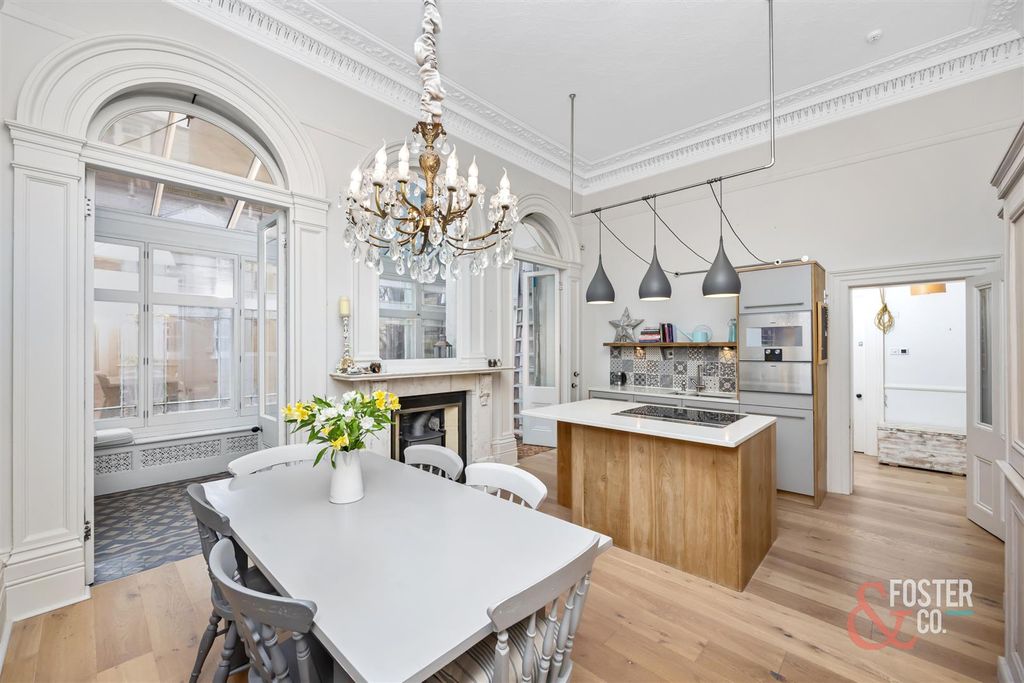 Property photo 2 of 24 First Avenue 13 Fff - 014.Jpg
