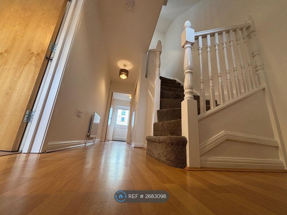 Property photo 2 of 26 Ground Floor Entrance