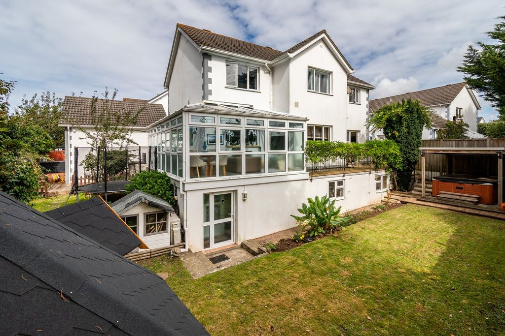 Property photo 1 of 42