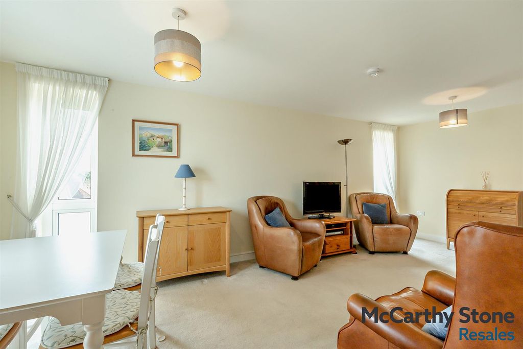 Property photo 3 of 26 8687460-Interior11-800.Jpg
