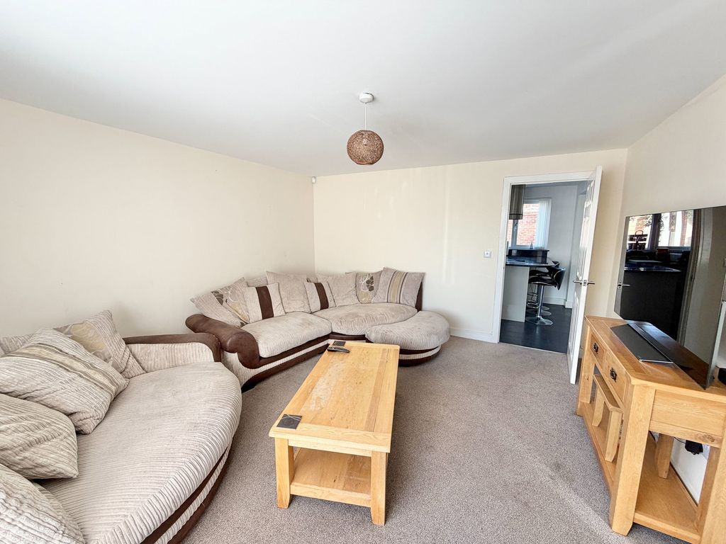Property photo 3 of 28