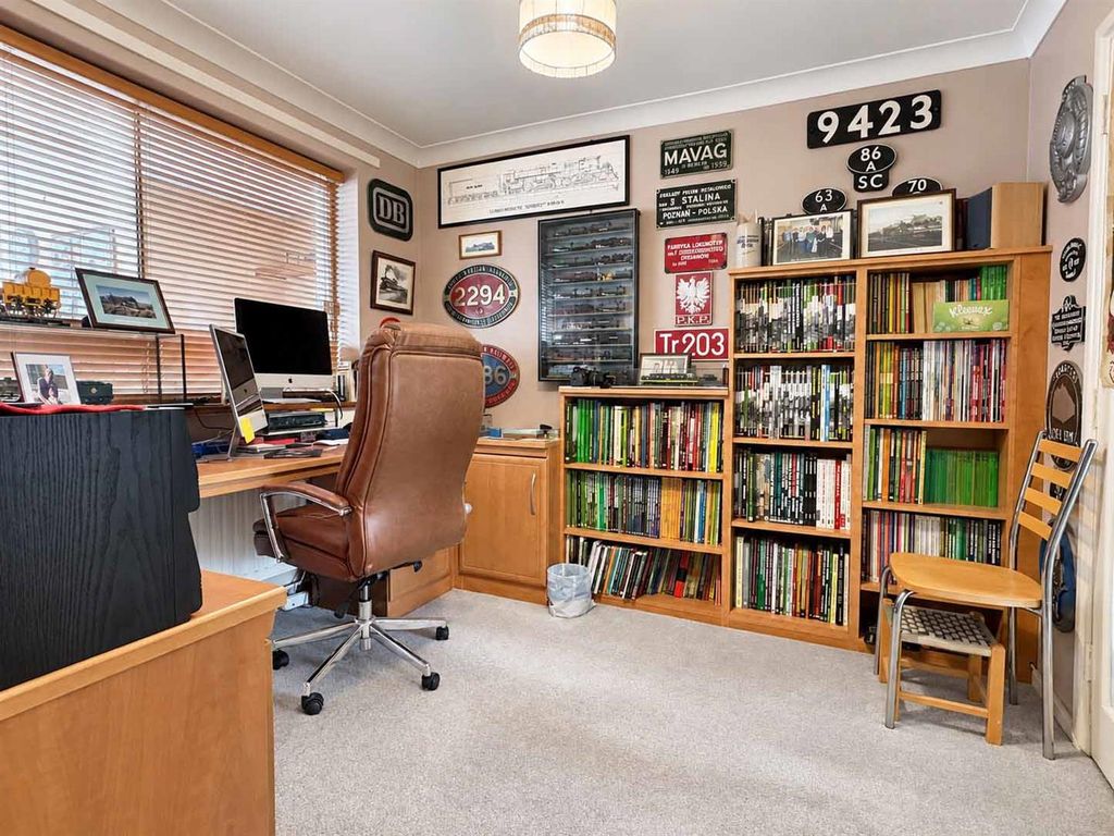 Property photo 3 of 25 Offf3.Jpg