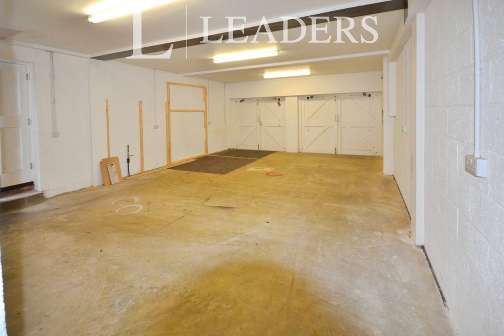 Property photo 3 of 11 Kitchen Area