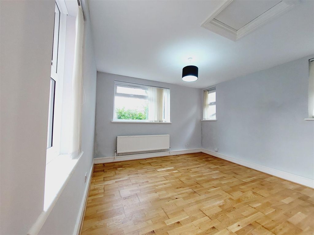 Property photo 3 of 8 Living/Dining Room