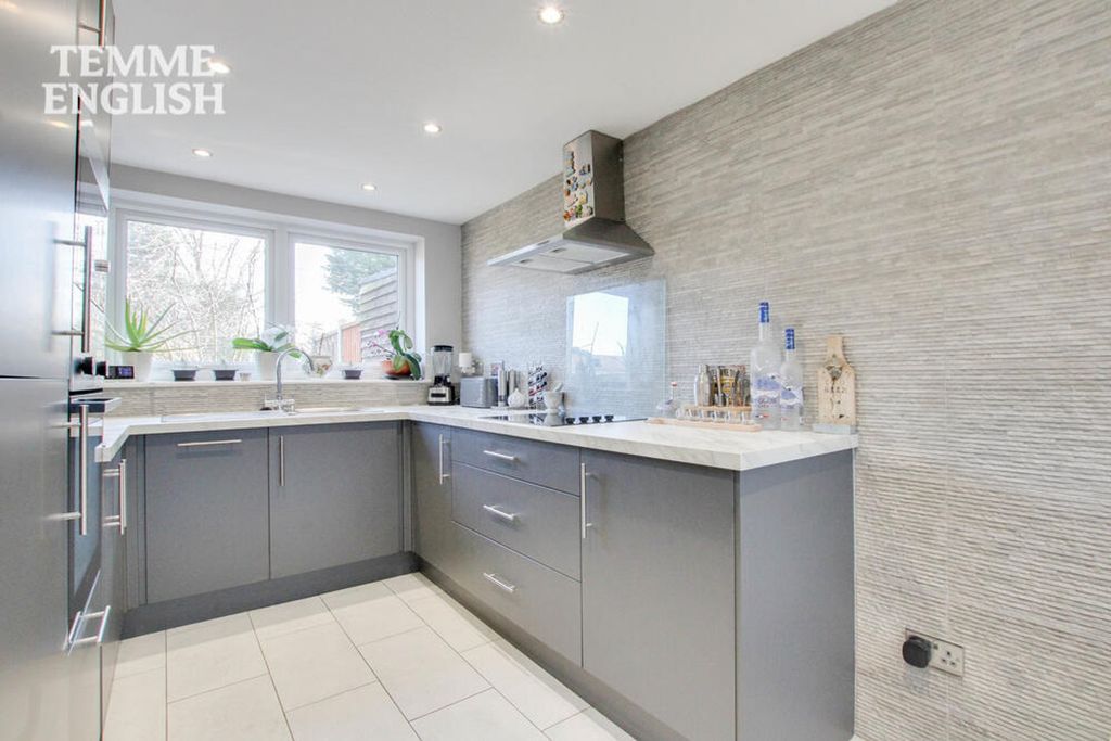 Property photo 3 of 26