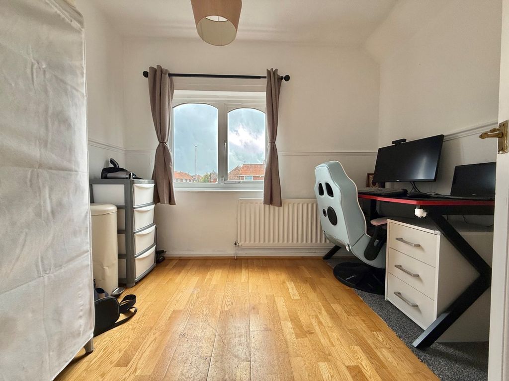 Property photo 3 of 16 Bedroom