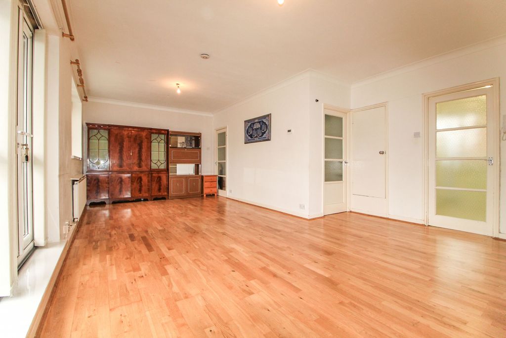 Property photo 3 of 18 Gallery