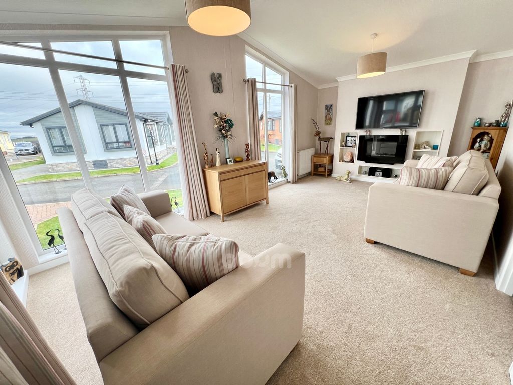 Property photo 2 of 27 1029591D-3587-4339-B70F-B9A3687781EE