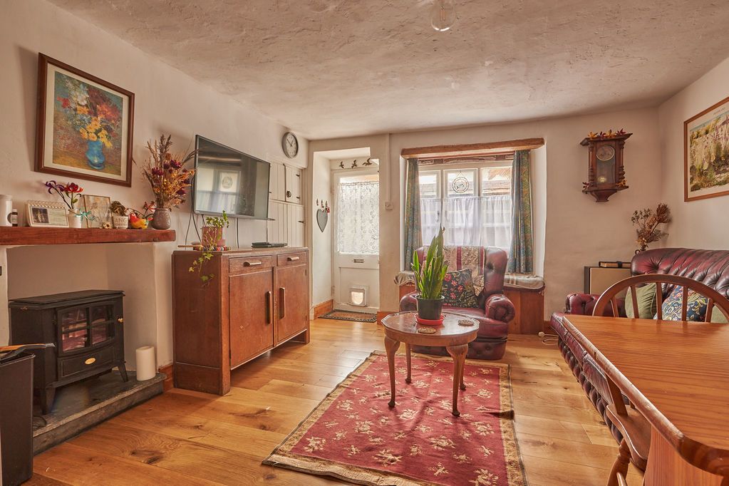Property photo 3 of 12 Living Space