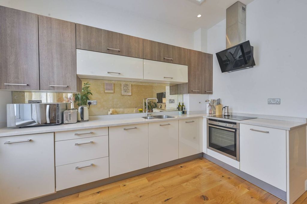 Property photo 3 of 8