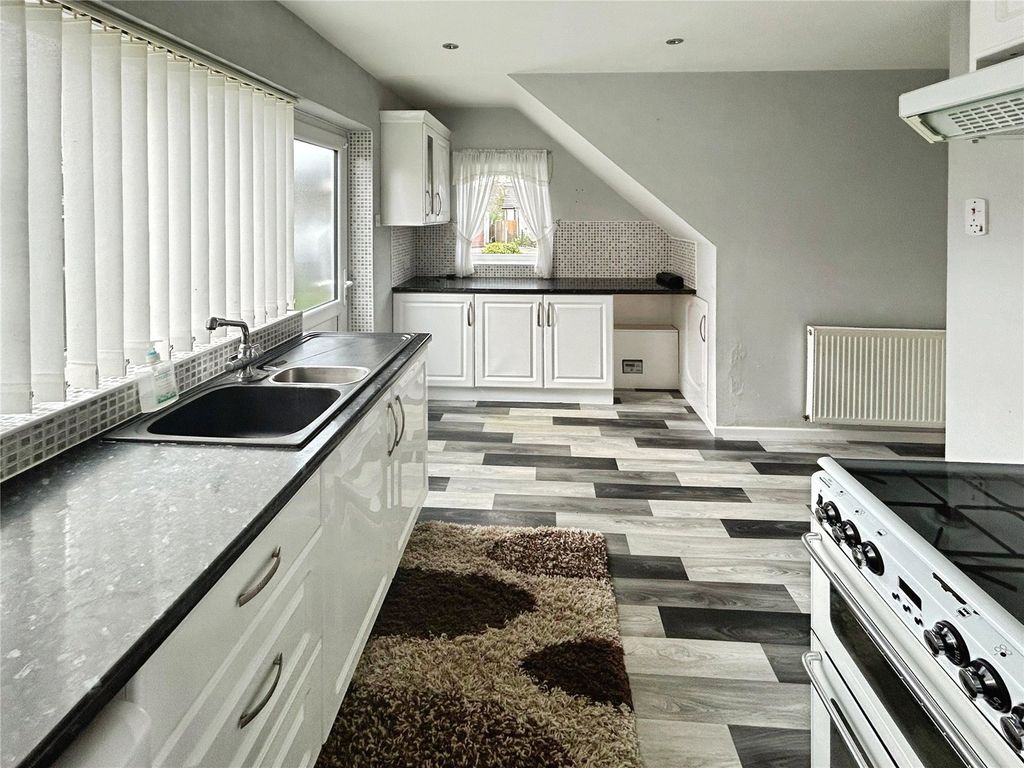 Property photo 2 of 18 Kitchen