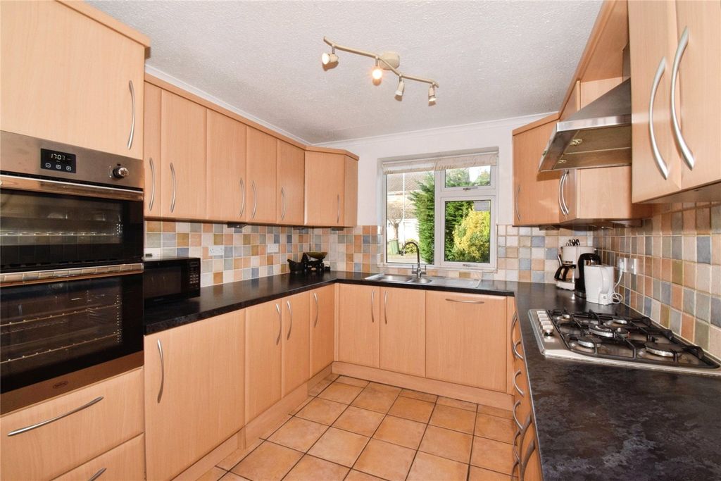 Property photo 3 of 19 Kitchen