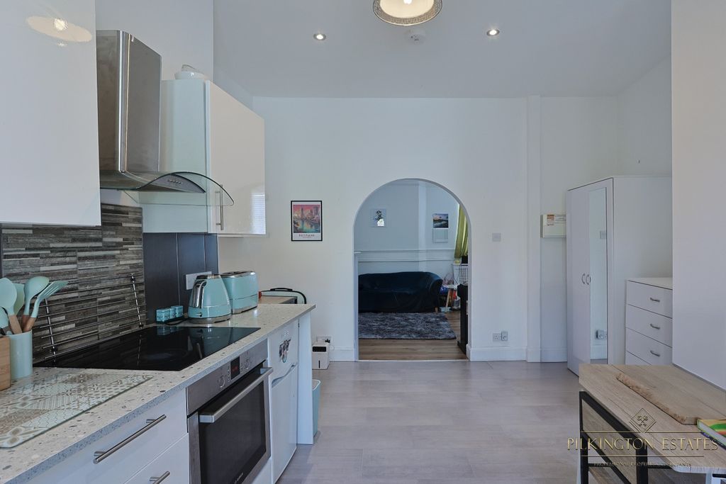 Property photo 3 of 13 4298555