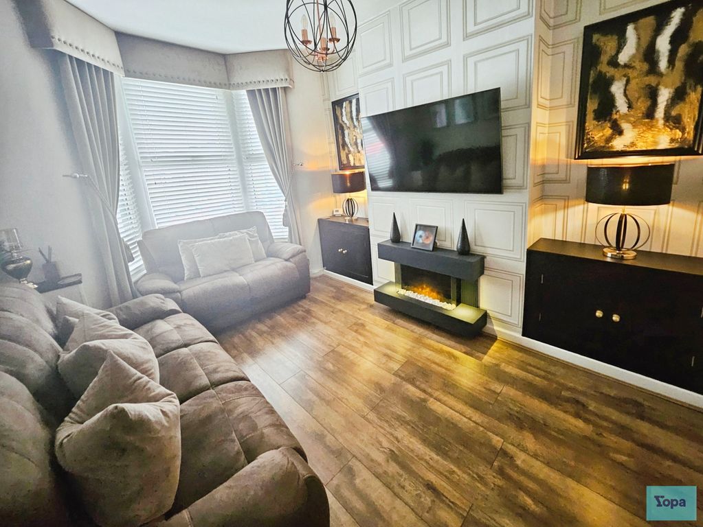 Property photo 2 of 21 Lounge
