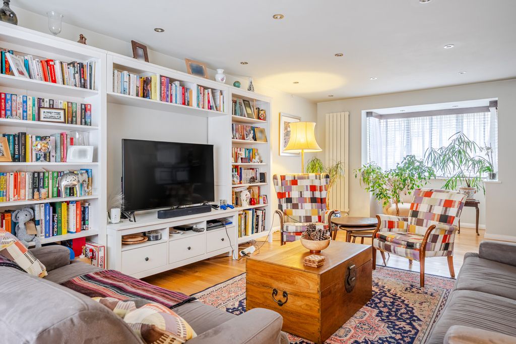 Property photo 2 of 18