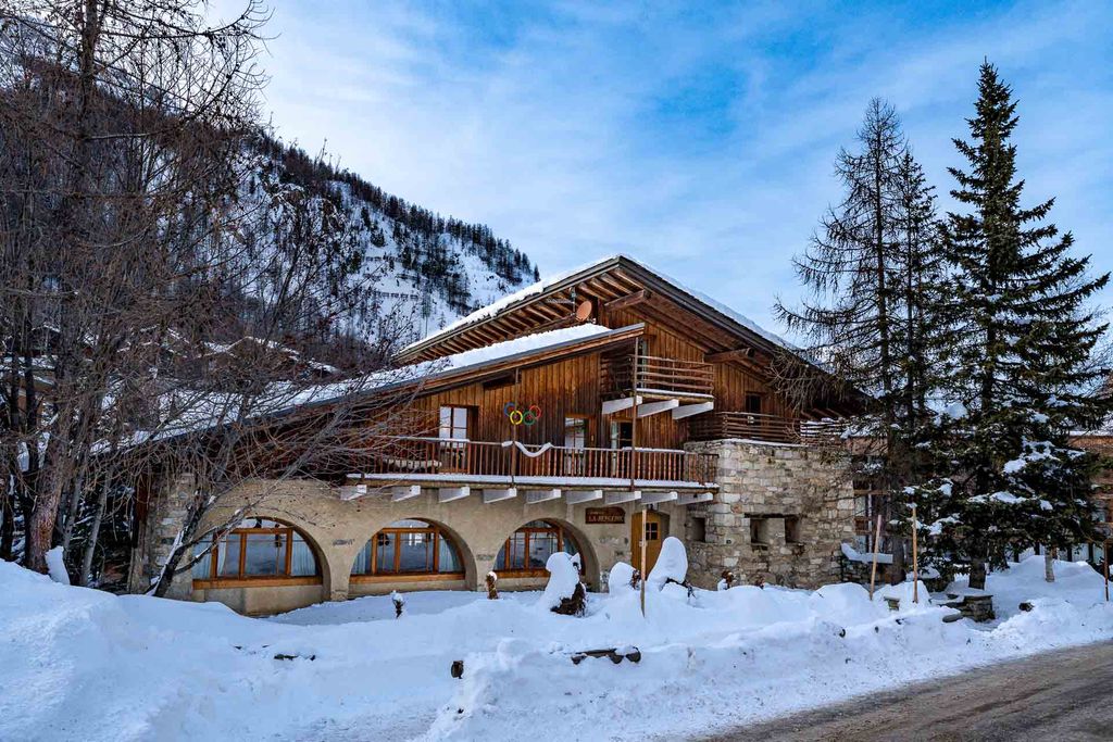 Property photo 1 of 11