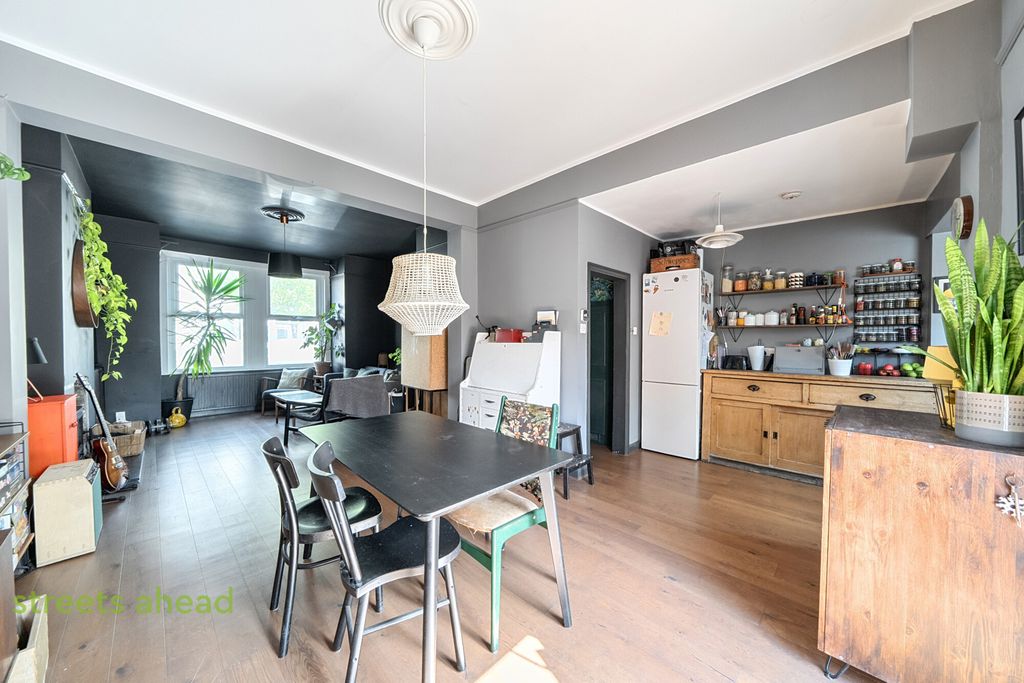 Property photo 2 of 18 d3907Acf-8d75-459...