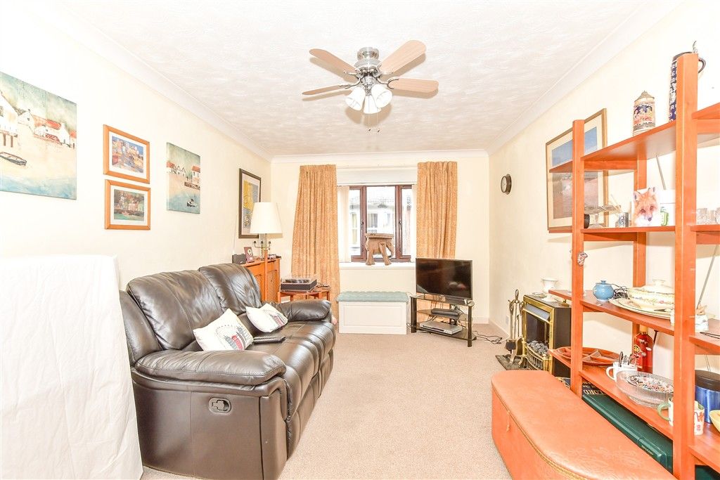 Property photo 1 of 5 Lounge