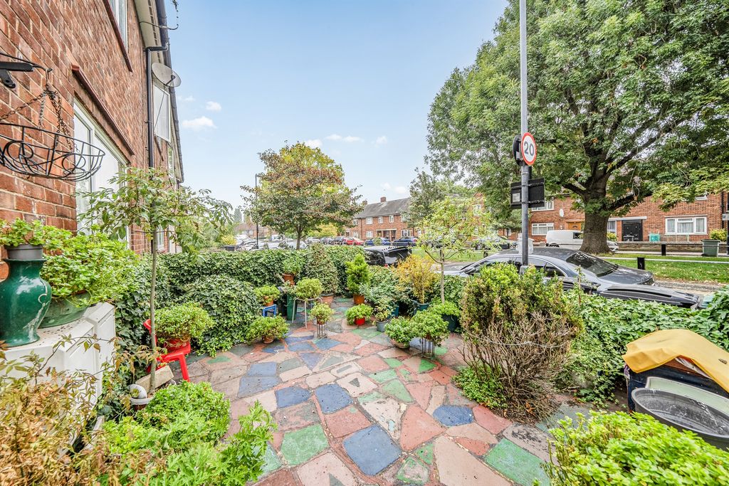 Property photo 3 of 12