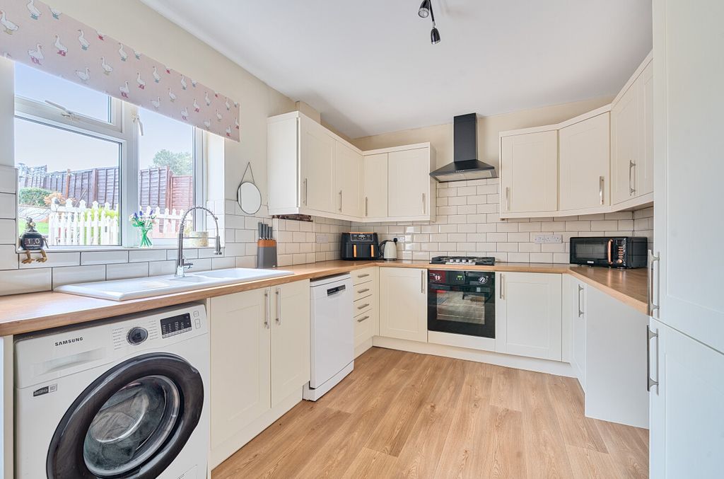 Property photo 3 of 13 Kitchen