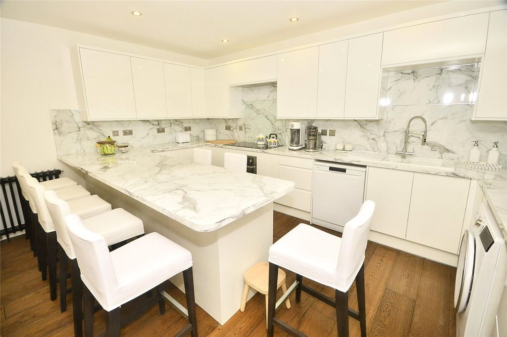 Property photo 3 of 14 Kitchen