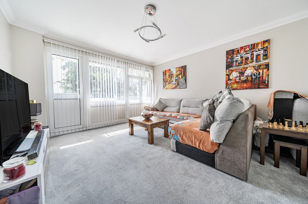 Property photo 2 of 11 1321514-1-68752Da...