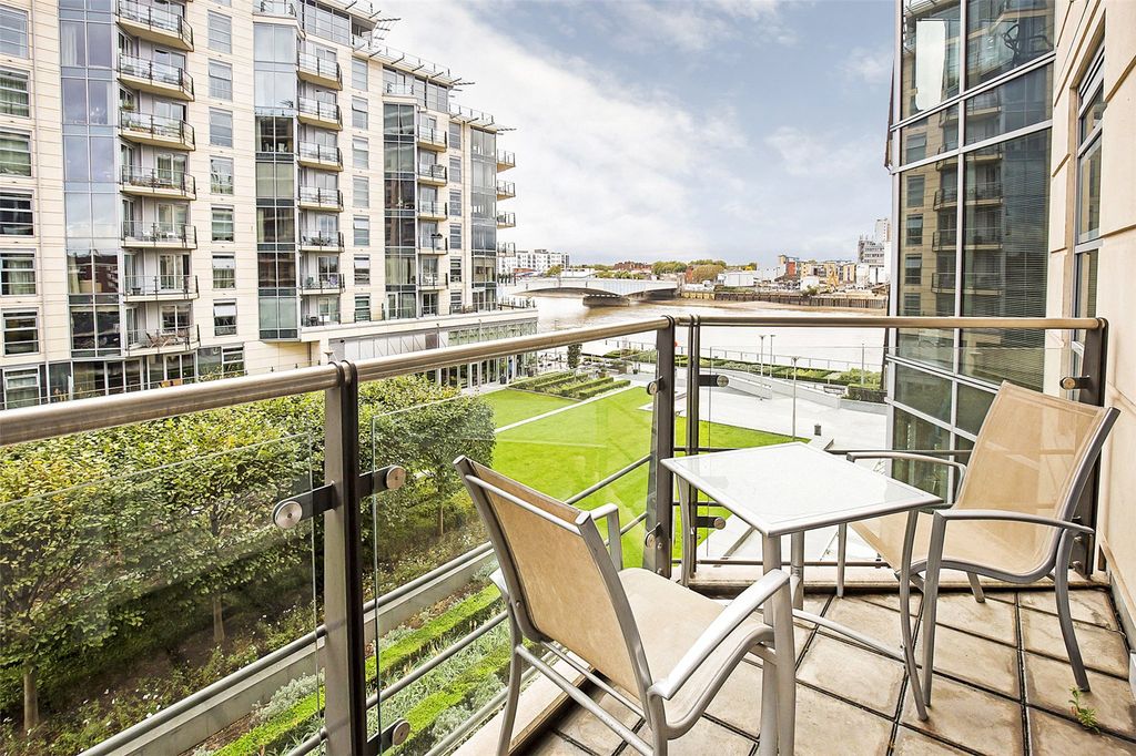 Property photo 1 of 9 Balcony