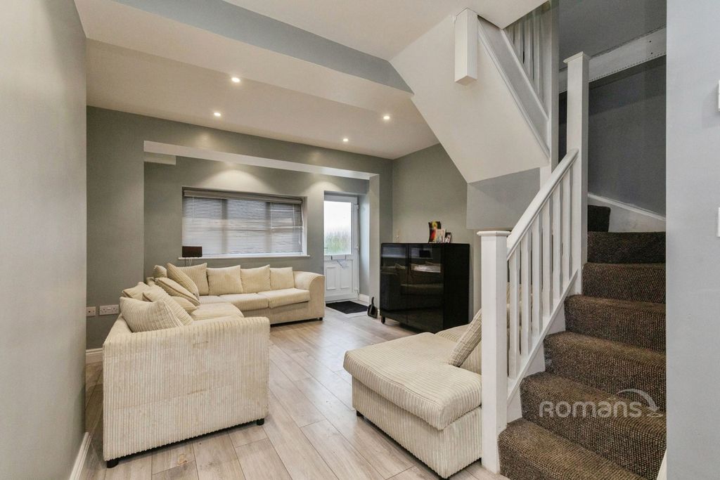 Property photo 2 of 12 Pbox-Img.Jpg