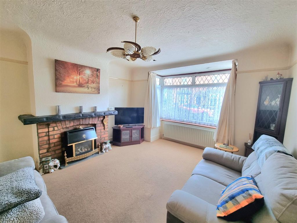 Property photo 2 of 10 Lounge