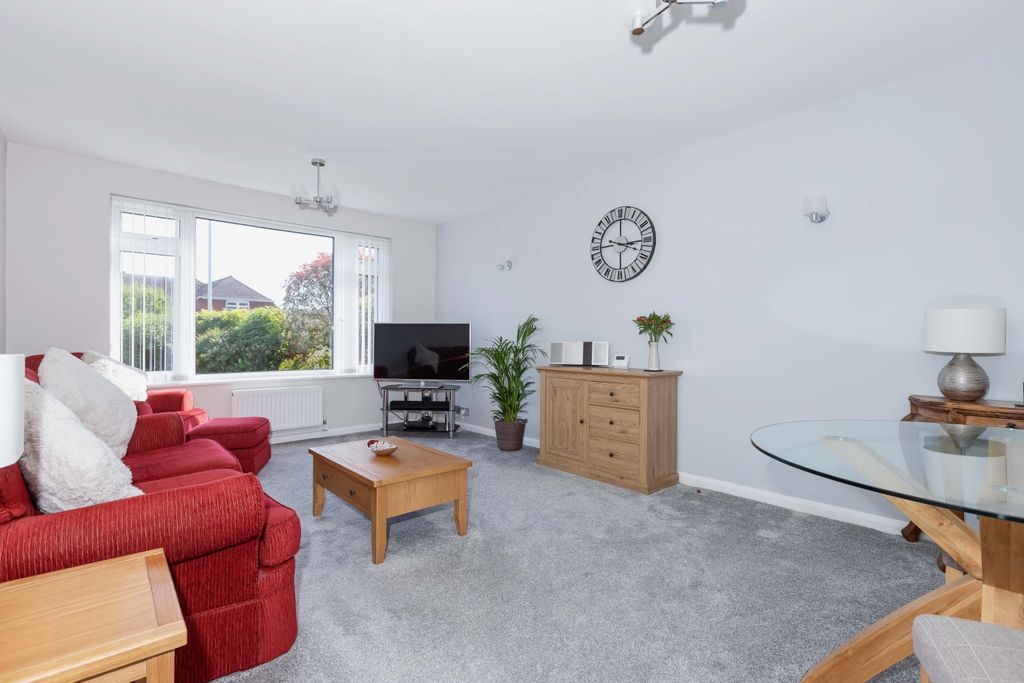 Property photo 2 of 24 Alinora Crescent_4