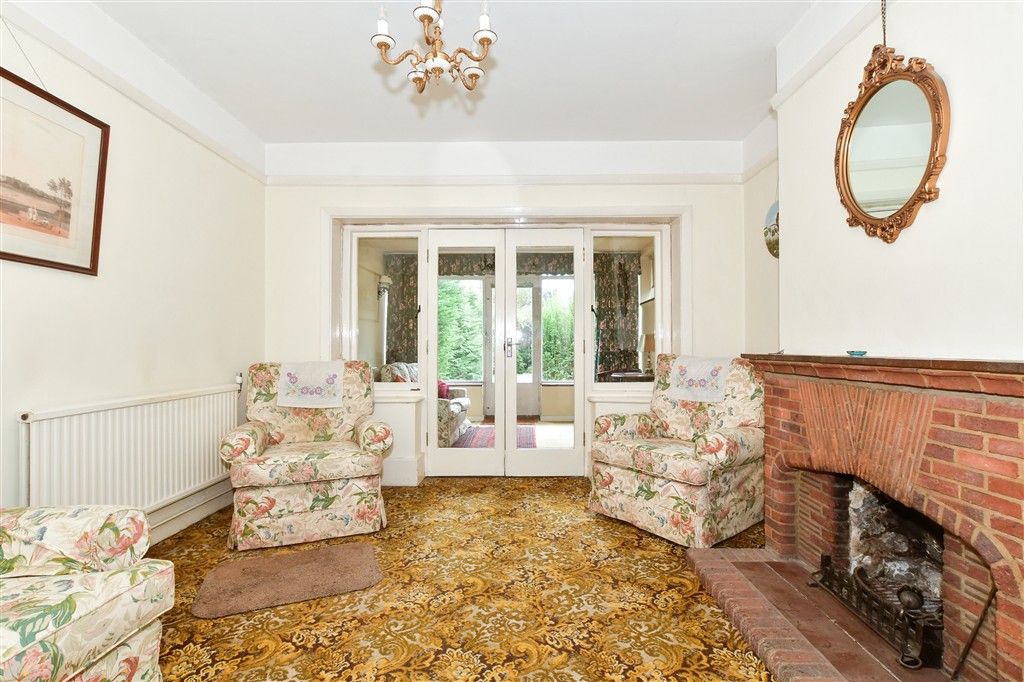 Property photo 3 of 13 Lounge