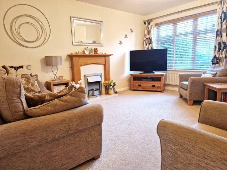 Property photo 2 of 11 Lounge