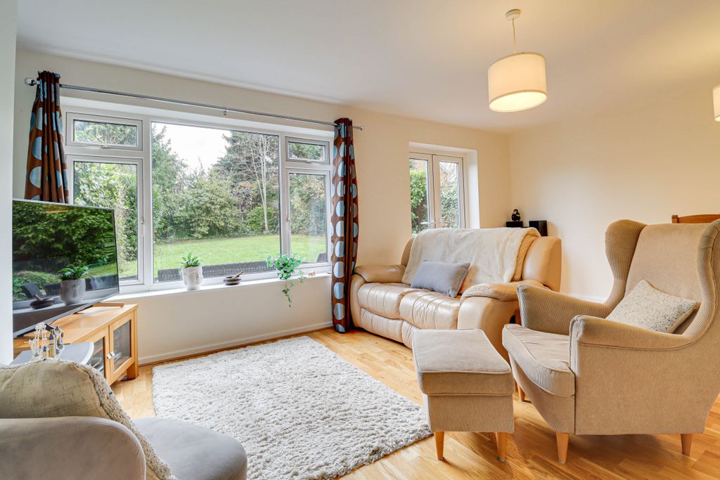 Property photo 3 of 15 Img5707Img5709