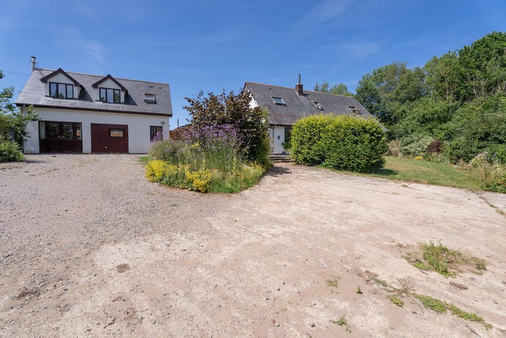Property photo 2 of 32
