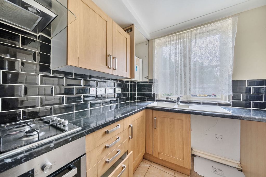 Property photo 3 of 18 Kitchen