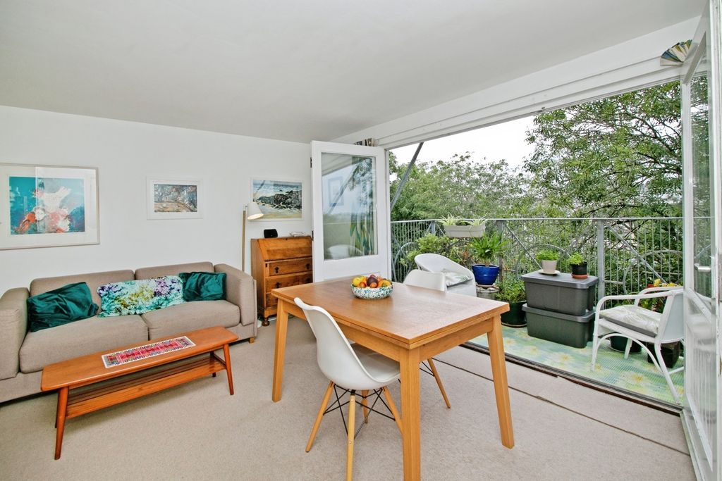 Property photo 2 of 17 Photo