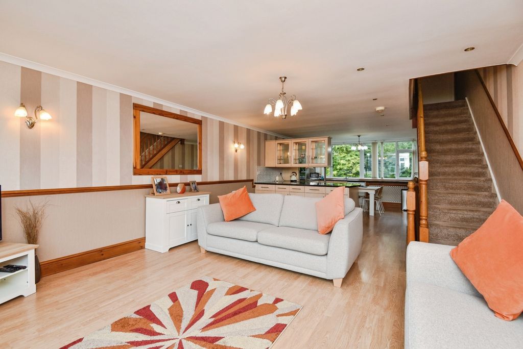 Property photo 3 of 20 Pbox-Img.Jpg