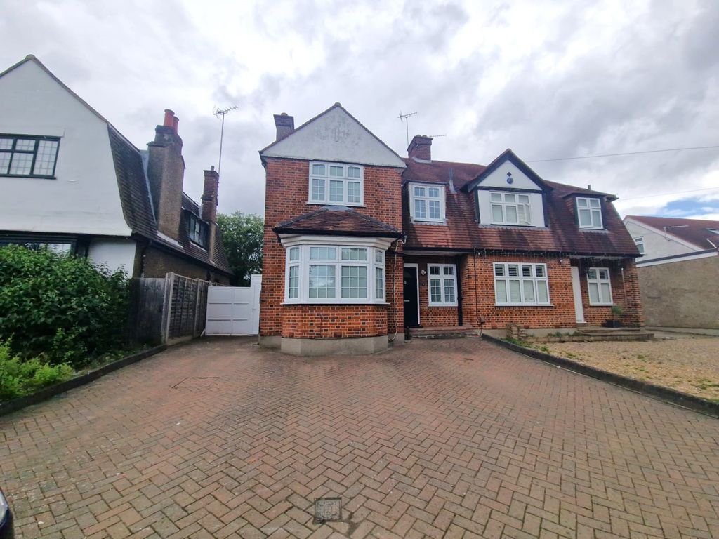 Property photo 1 of 13 3 Bedroom Semi-Detached House To Rent €“ Hillside Road, Northwood Ha6