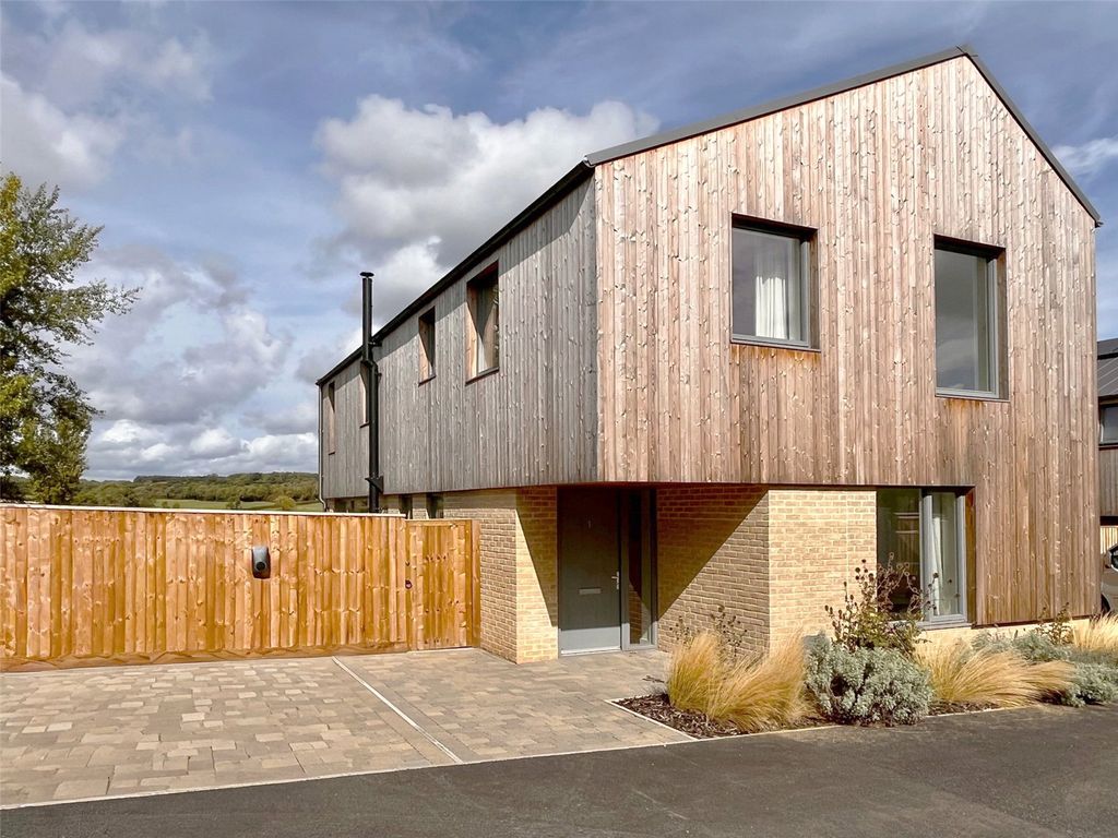 Property photo 1 of 11 1 The Barn Garden